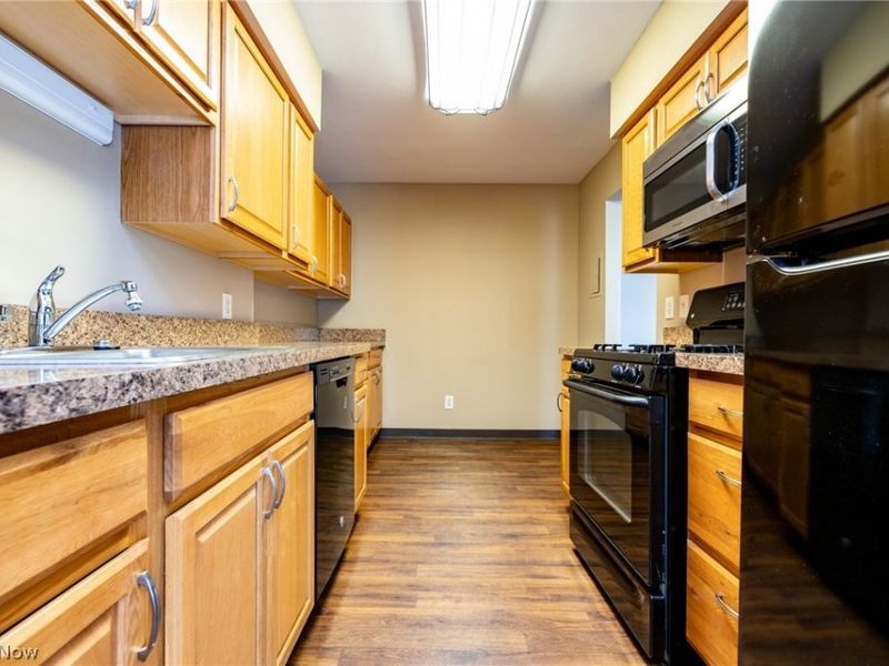 2112 Acacia Park Drive, Unit 224, Lyndhurst, OH 44124 Photo 16