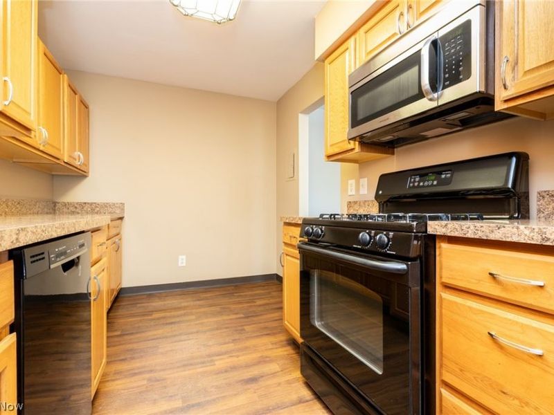 2112 Acacia Park Drive, Unit 224, Lyndhurst, OH 44124 Photo 17