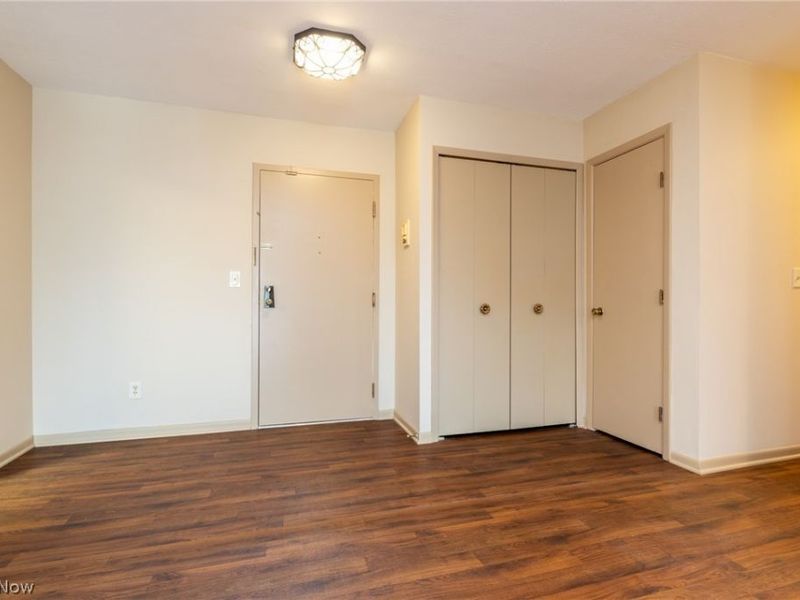 2112 Acacia Park Drive, Unit 224, Lyndhurst, OH 44124 Photo 2