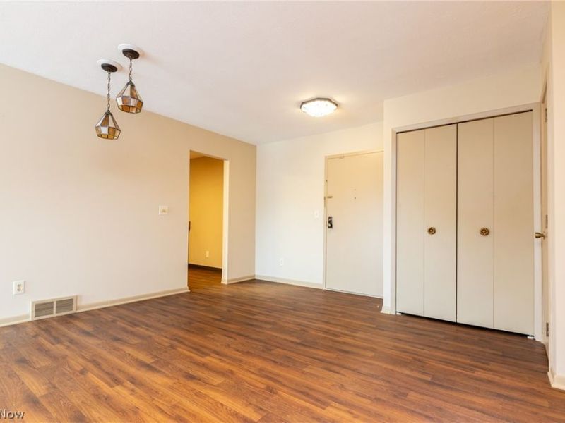 2112 Acacia Park Drive, Unit 224, Lyndhurst, OH 44124 Photo 4