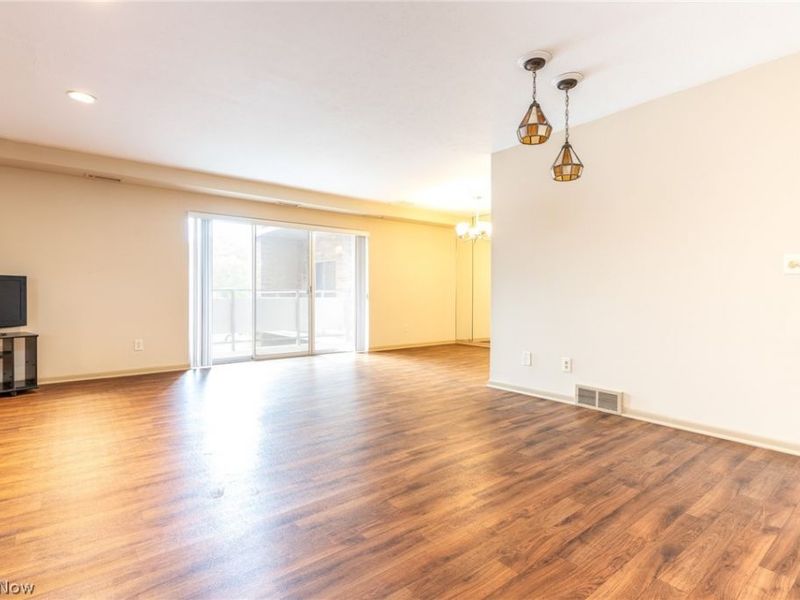 2112 Acacia Park Drive, Unit 224, Lyndhurst, OH 44124 Photo 5