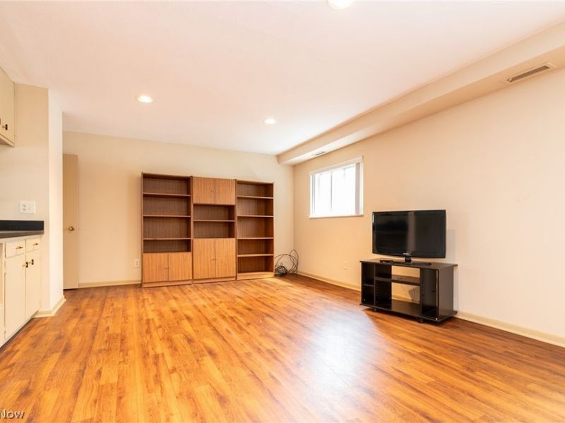 2112 Acacia Park Drive, Unit 224, Lyndhurst, OH 44124 Photo 9