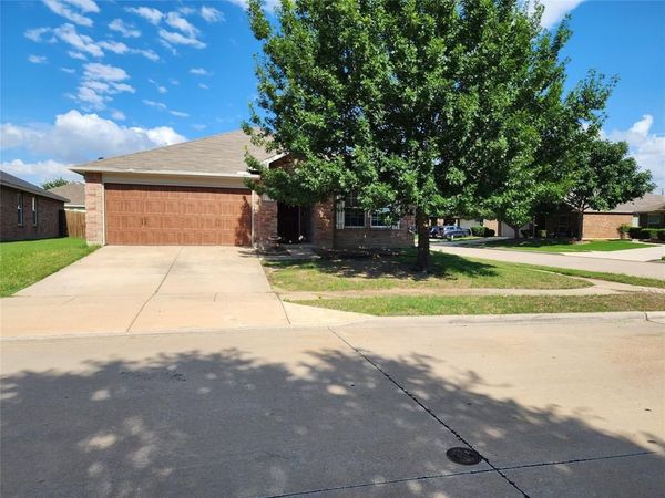 700 Swan Drive , Aubrey, TX 76227