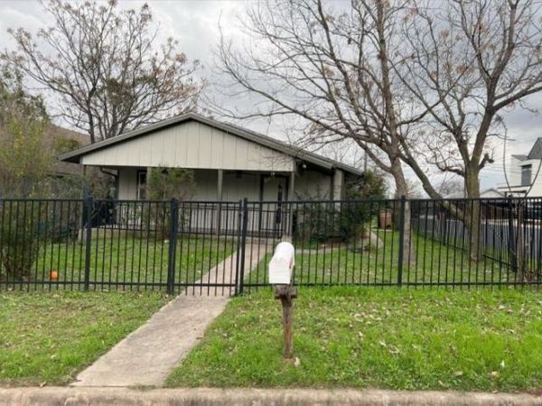 2001 E 10TH ST, Austin, TX 78702