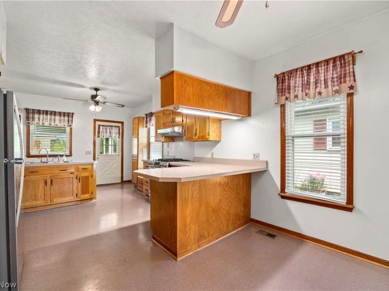 321 Tiffin Avenue , Huron, OH 44839 Photo 5