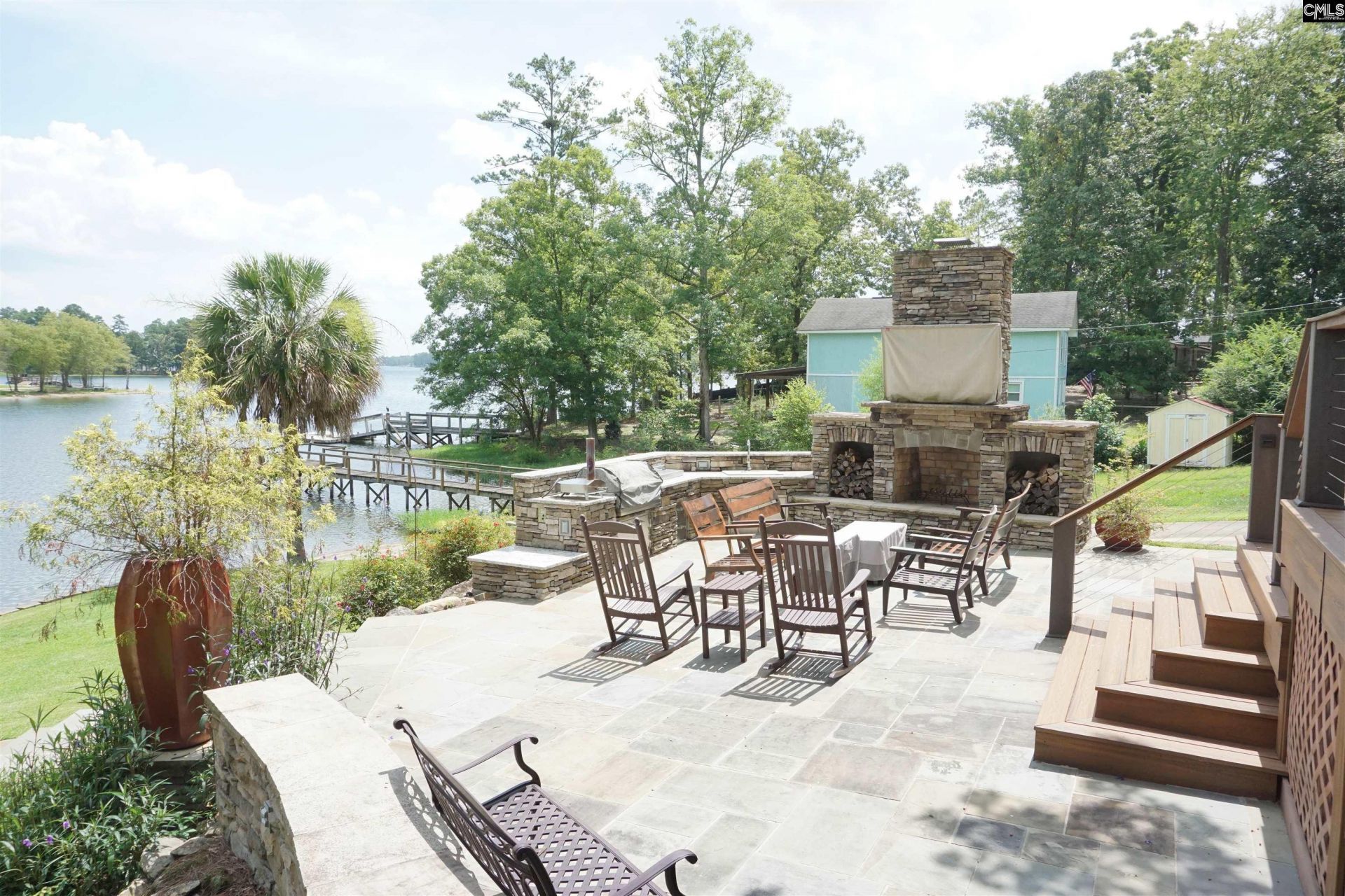 218 Lakeshore Drive  Photo 4