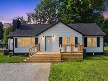 1009 W Monroe Street, Plymouth, IN 46563