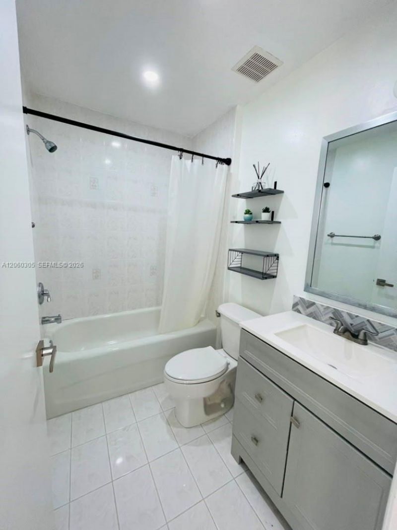 790 SW 107th Ave, Unit 301, Pembroke Pines, FL 33025 Photo