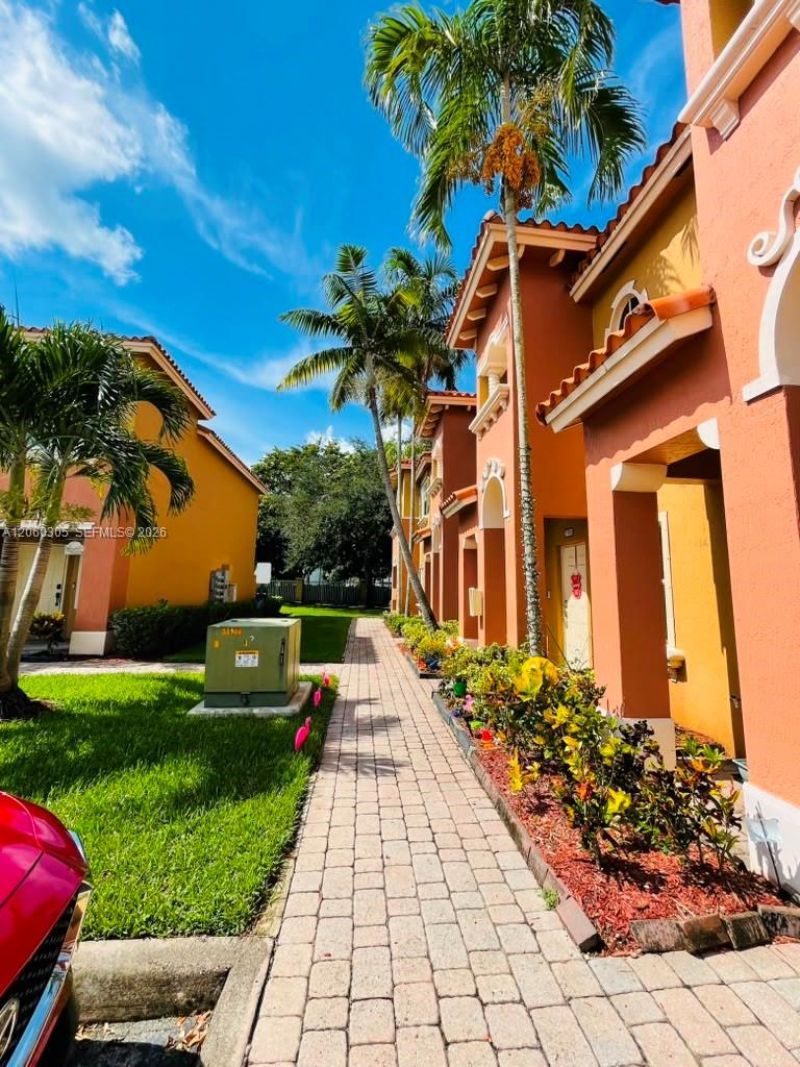 790 SW 107th Ave, Unit 301, Pembroke Pines, FL 33025 Photo