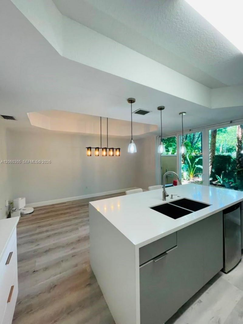 790 SW 107th Ave, Unit 301, Pembroke Pines, FL 33025 Photo