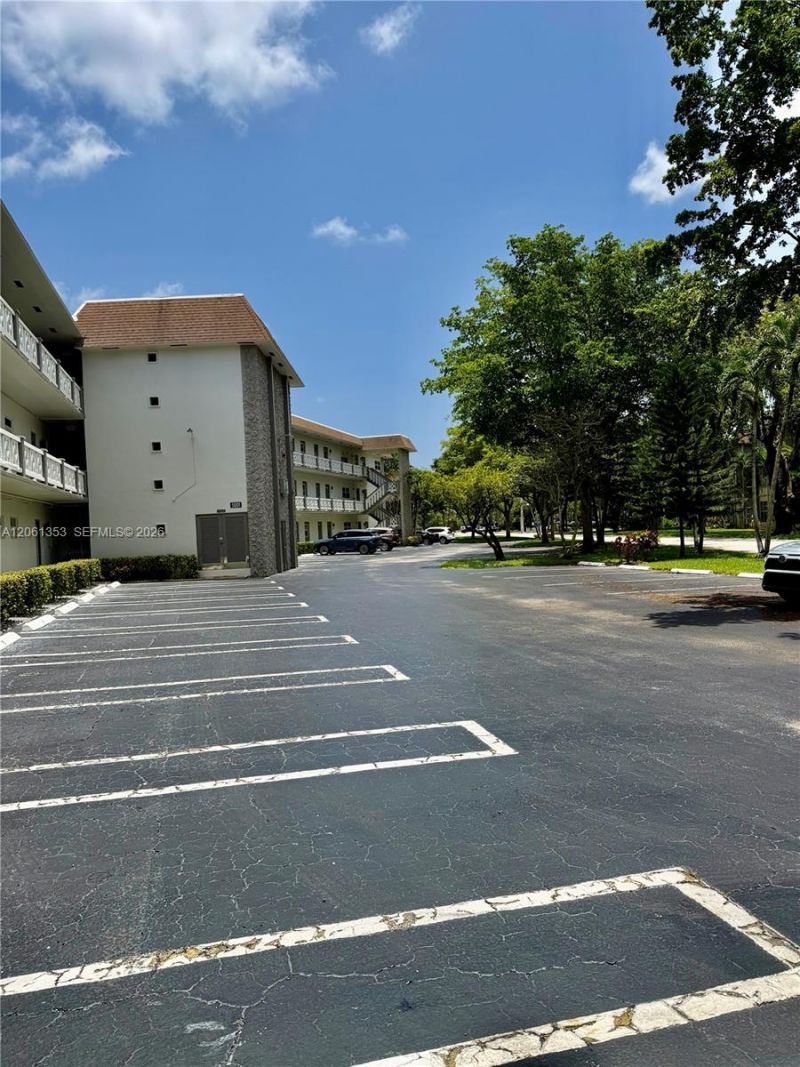 5001 NW 34th St , Unit 102, Lauderdale Lakes, FL 33319 Photo