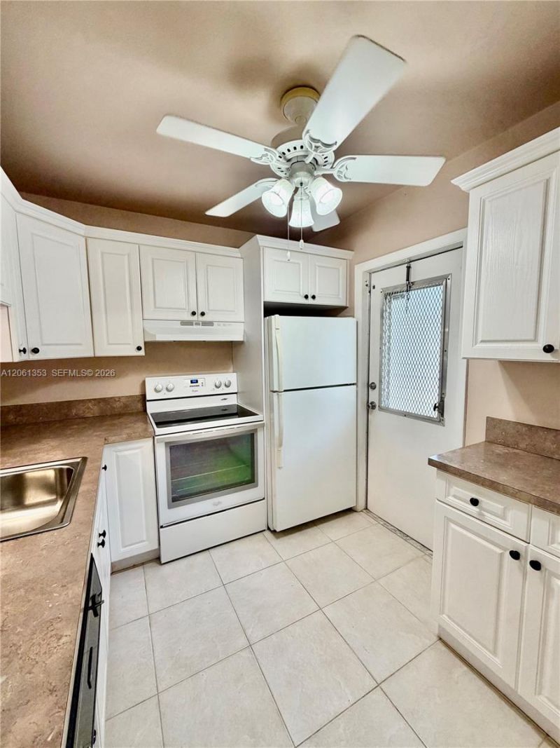 5001 NW 34th St , Unit 102, Lauderdale Lakes, FL 33319 Photo