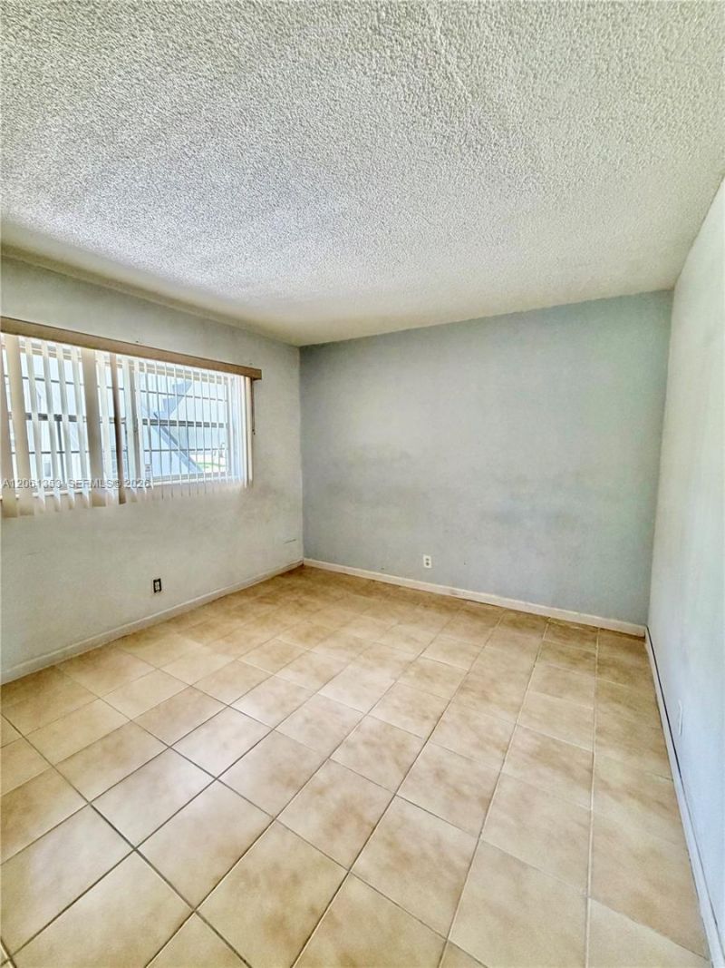 5001 NW 34th St , Unit 102, Lauderdale Lakes, FL 33319 Photo