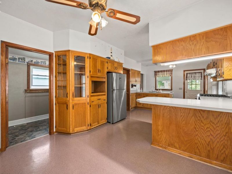 321 Tiffin Avenue, Huron, OH 44839 Photo 4