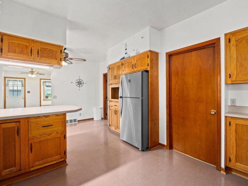 321 Tiffin Avenue, Huron, OH 44839 Photo 9