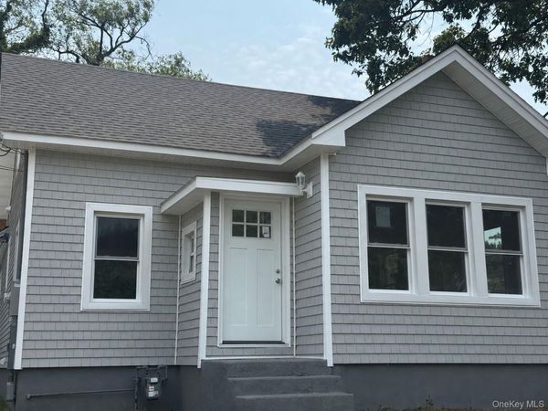 171 S Brookside Avenue, Freeport, NY 11520