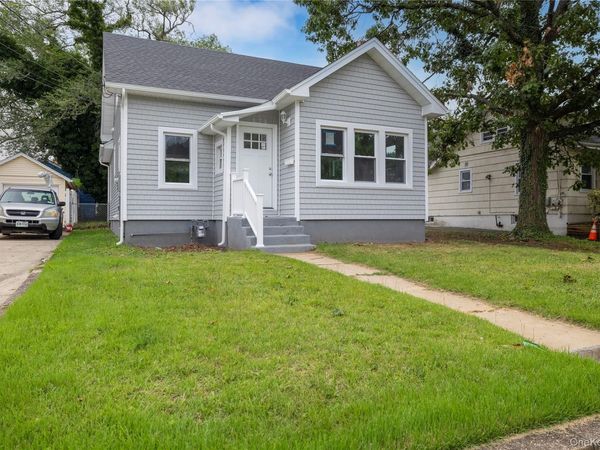 171 S Brookside Avenue, Freeport, NY 11520