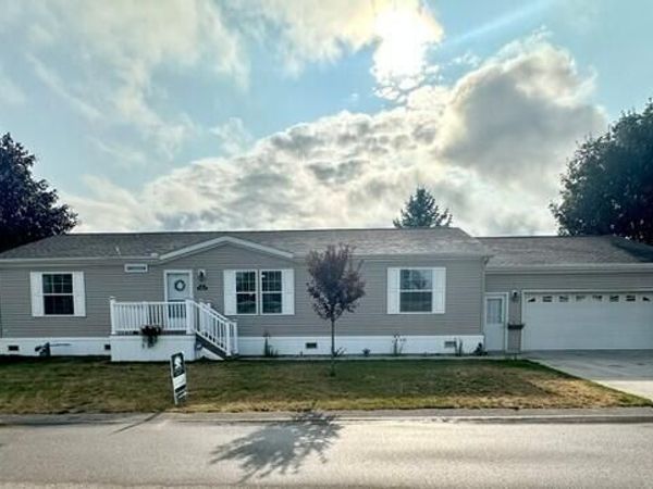 13763 Shamrock Lane, Cedar Springs, MI 49319