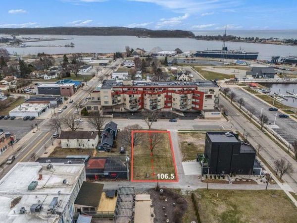 106.5 W Danaher Street, Ludington, MI 49431