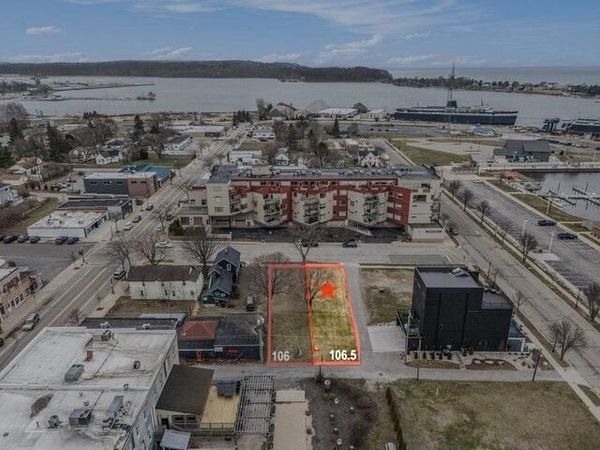 106.5 W Danaher Street, Ludington, MI 49431