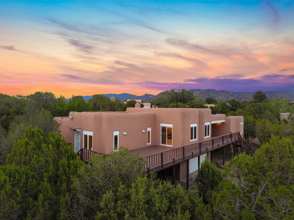 206 Calle Melitta , Santa Fe, NM 87505