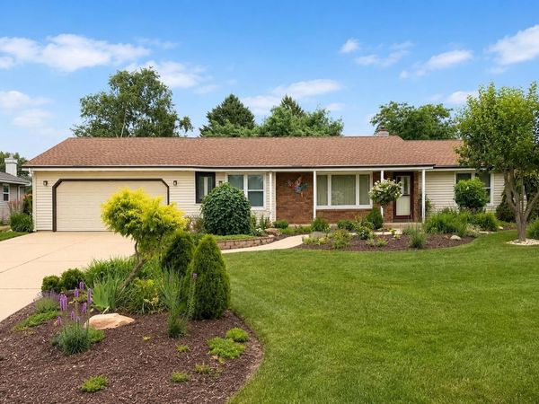978 Nantucket Drive, Janesville, WI 53546