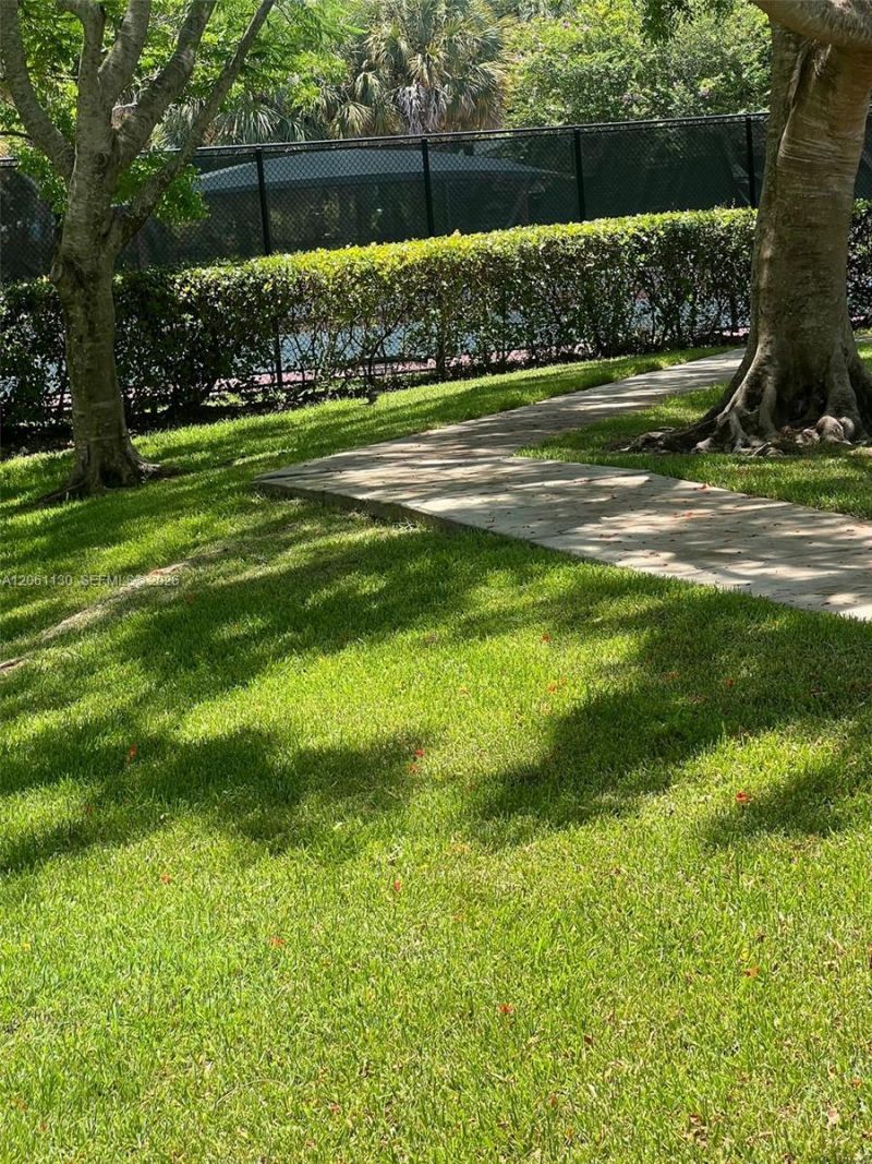 3500 Oaks Clubhouse Dr , Unit 207, Pompano Beach, FL 33069 Photo