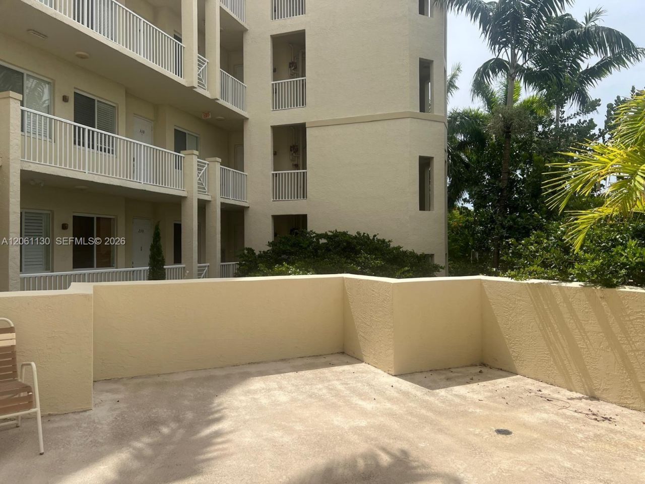 3500 Oaks Clubhouse Dr , Unit 207, Pompano Beach, FL 33069 Photo
