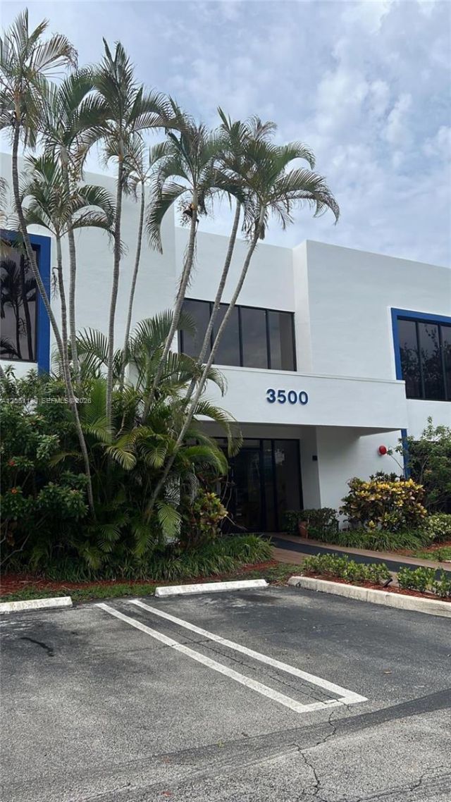 3500 Oaks Clubhouse Dr , Unit 207, Pompano Beach, FL 33069 Photo