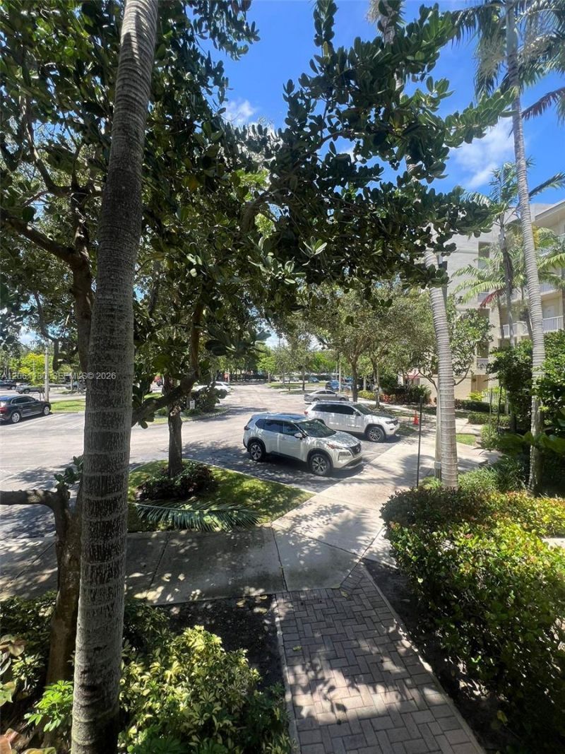 3500 Oaks Clubhouse Dr , Unit 207, Pompano Beach, FL 33069 Photo