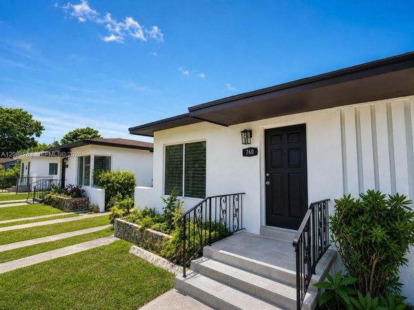 760-762 NW 52nd St , Miami, FL 33127