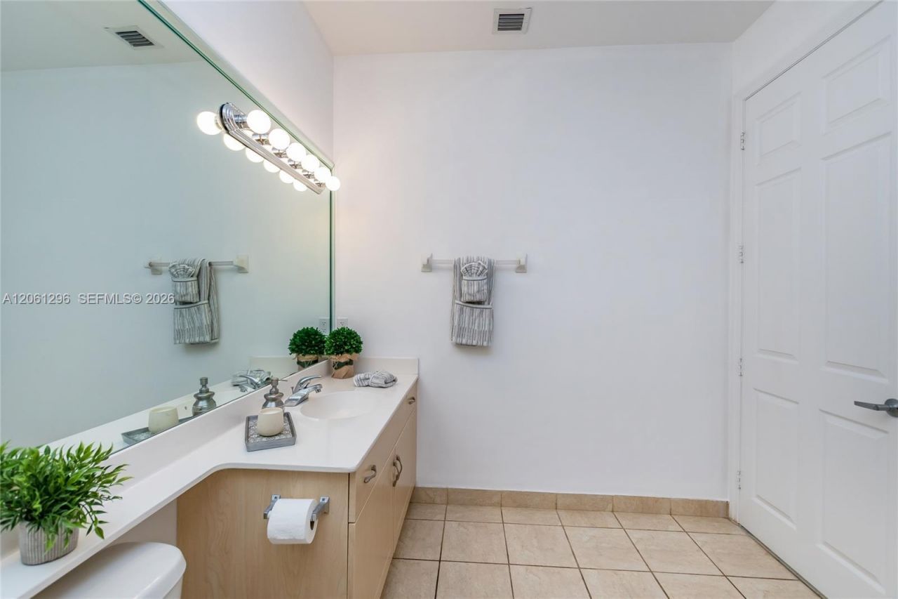 1690 SW 27th Ave, Unit 908, Miami, FL 33145 Photo