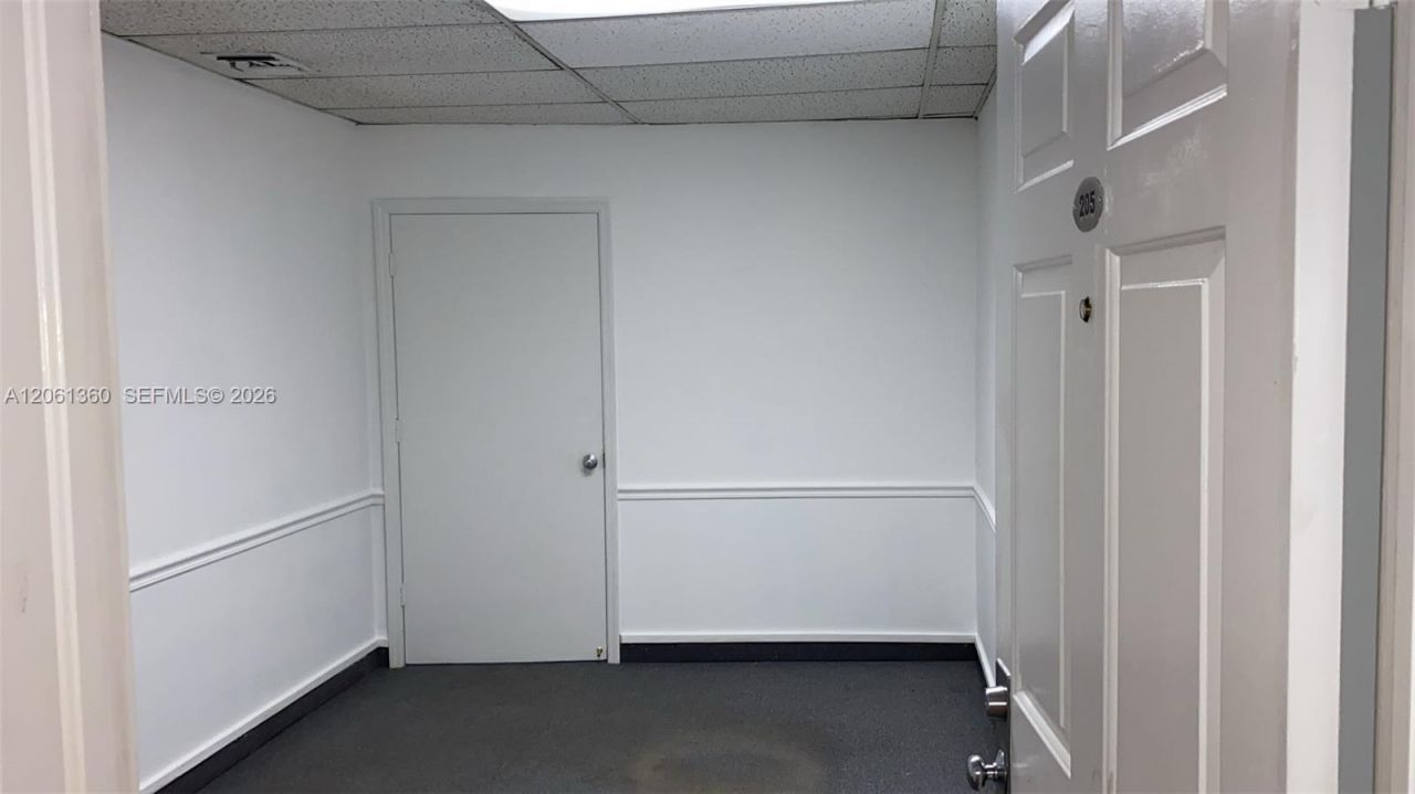5245 NW 36th St, Unit 205, Miami Springs, FL 33166 Photo