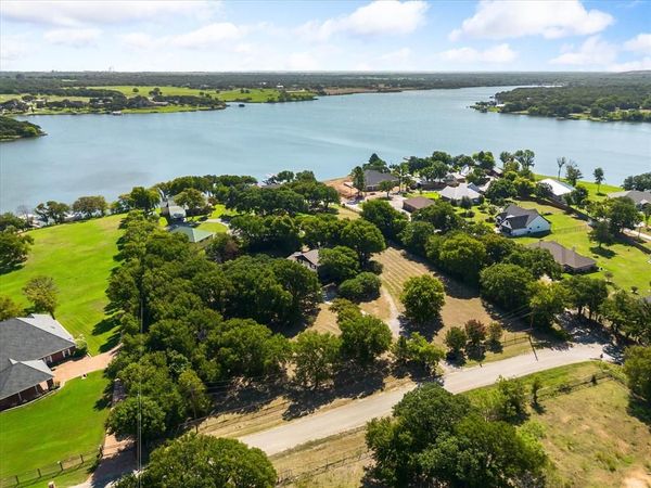 1829 W Lake Shore Drive, Alvarado, TX 76009