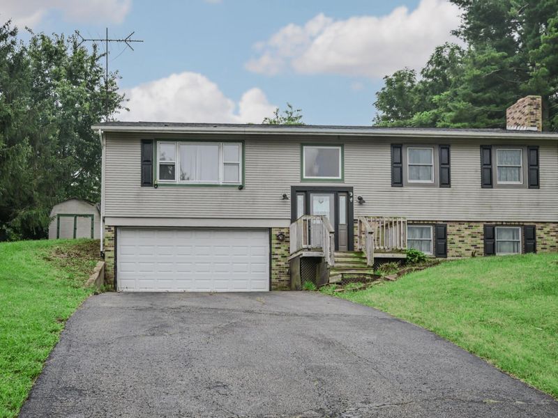 668 Suncrest Drive, Springfield, OH 45503 Photo 2