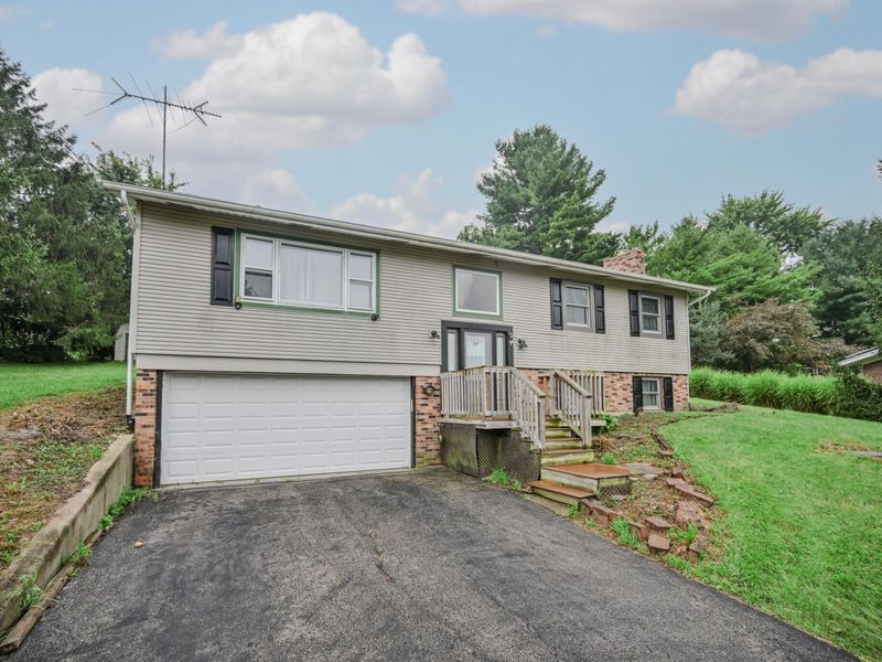 668 Suncrest Drive, Springfield, OH 45503 Photo 3