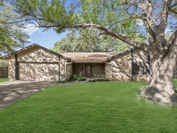 428 Connolly CIR W, Lockhart, TX 78644
