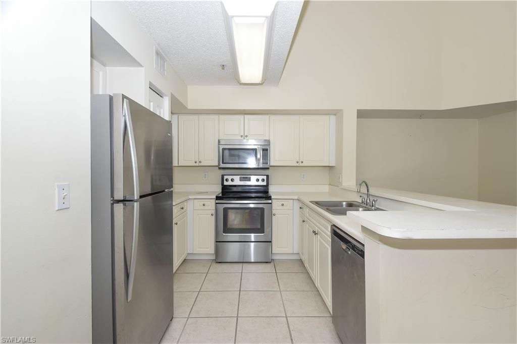 1275 Wildwood Lakes Blvd, Unit 303, Naples, FL 34104 Photo