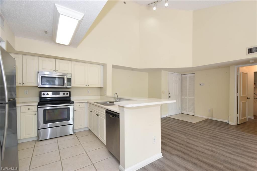 1275 Wildwood Lakes Blvd, Unit 303, Naples, FL 34104 Photo