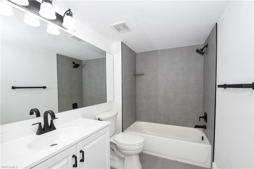 1275 Wildwood Lakes Blvd, Unit 303, Naples, FL 34104 Photo