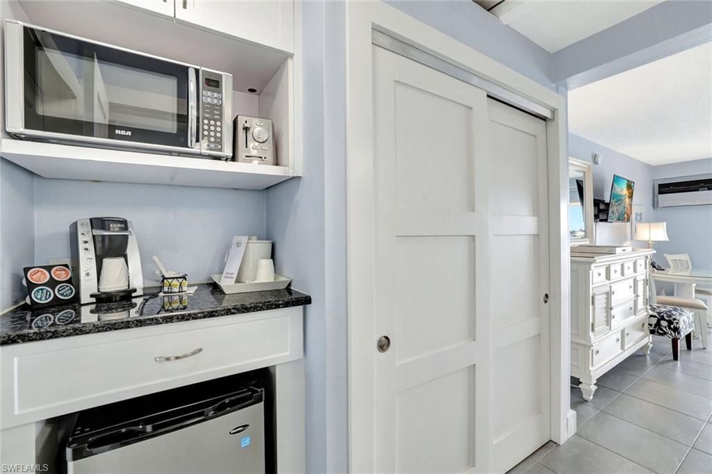 900 Broad Ave S, Unit 320, Naples, FL 34102 Photo