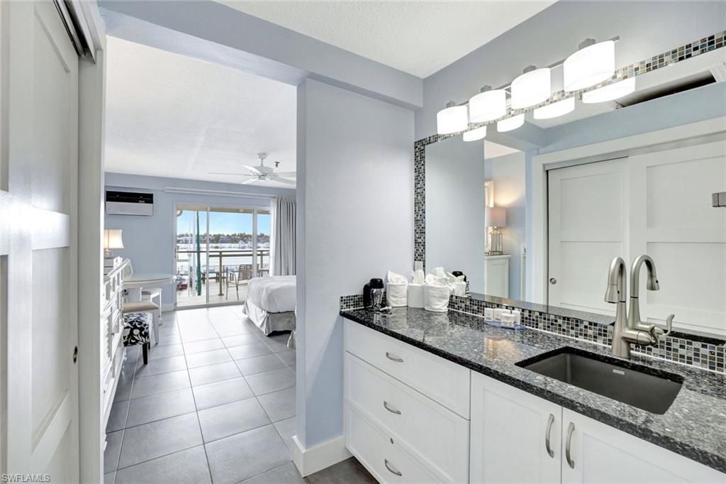900 Broad Ave S, Unit 320, Naples, FL 34102 Photo