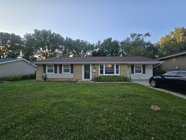 1430 Hartmann Drive , Schaumburg, IL 60193