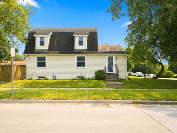 2306 19TH Avenue , Moline, IL 61265