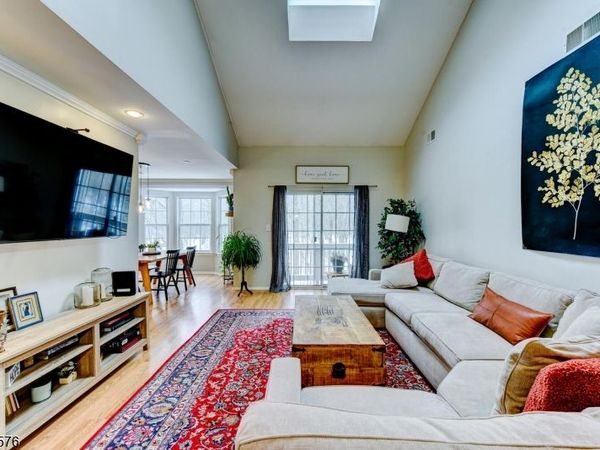 58 Pasture Ct, Roxbury, NJ 07852
