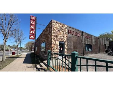 4215 E Lake Street , Minneapolis, MN 55406