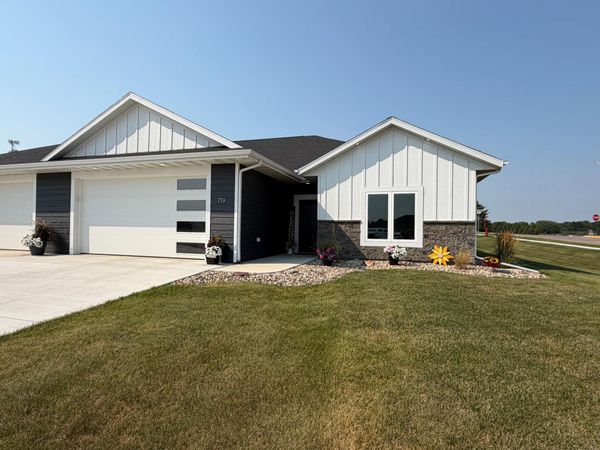 719 Tallgrass Circle, Luverne, MN 56156