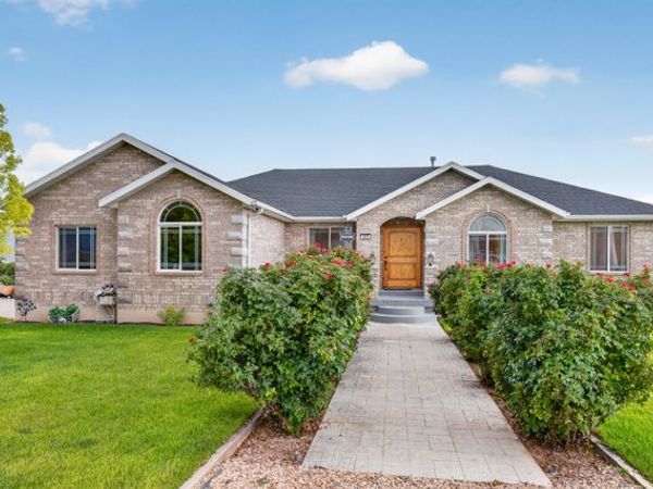 305 N CENTER ST, Moroni, UT 84646