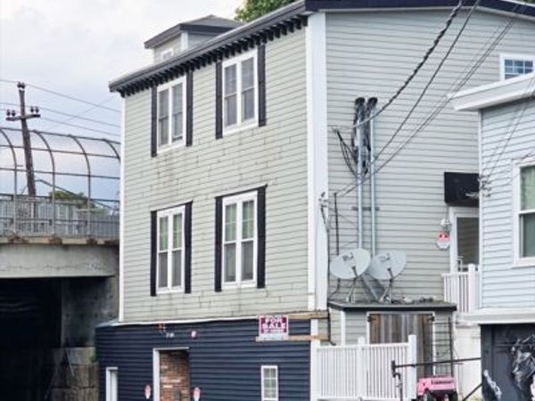 213-215 Burrill St, Swampscott, MA 01907