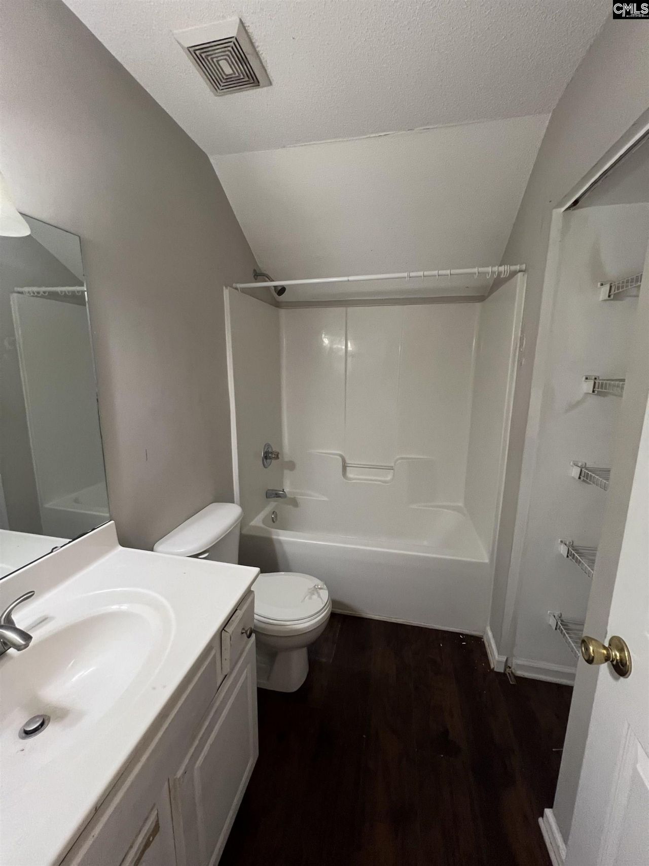 111 Donau Drive  Photo 5